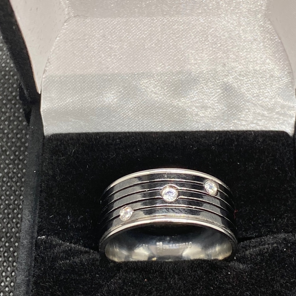 Ring - Picture 2 of 4